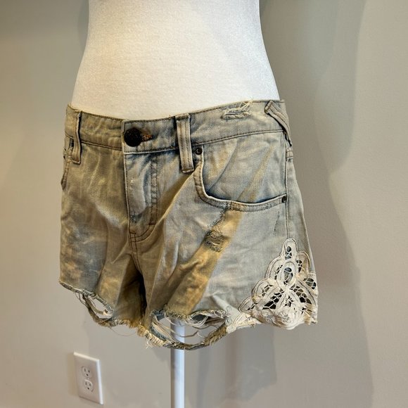 Free People w/ Lace Detail Cut Off's - Picture 1 of 9
